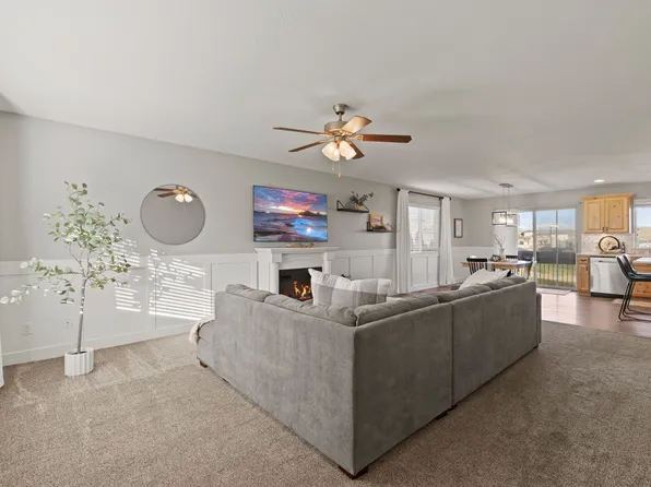 9032 N Barton Creek Dr, Eagle Mountain, UT 84005