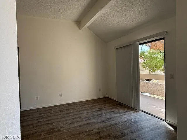 2 bed, 1.0 bath, 810 sqft, $1,005 — Photo 3