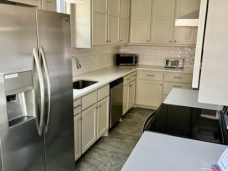 442 Elm Ave — Photo 1