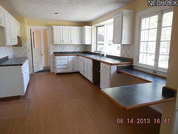 3rd image of 701 Park Ave