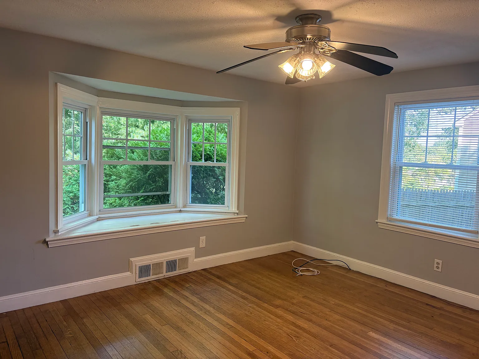 3 bed, 1080 sqft, $3,000 — Photo 3