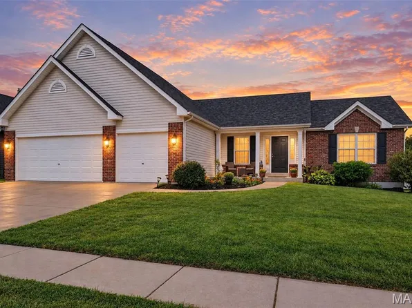 1093 Renfrew Ln N, O'Fallon, MO 63366