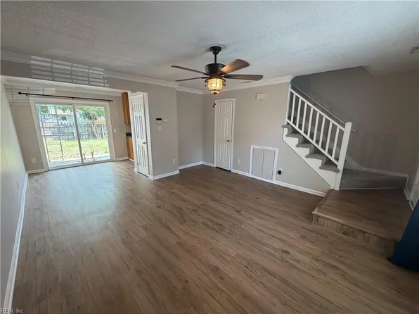 918 Seabreeze Ct, Chesapeake, VA 23320