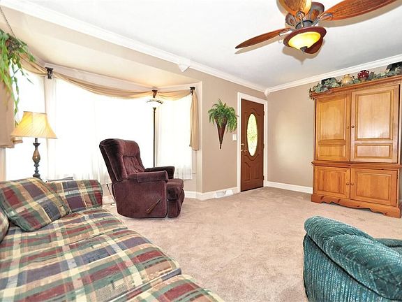 Room for large screen tv. Brand new carpet, crown molding.