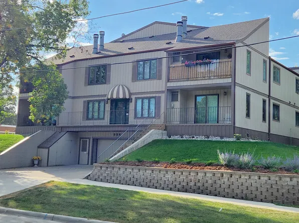 326 10th Ave S APT 7, Fargo, ND 58103