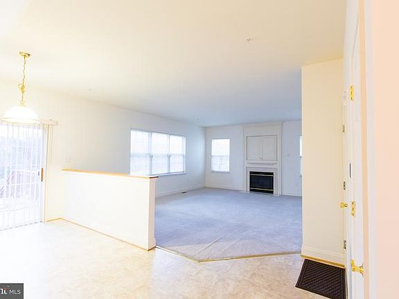 5th image of 821 Manor House Dr