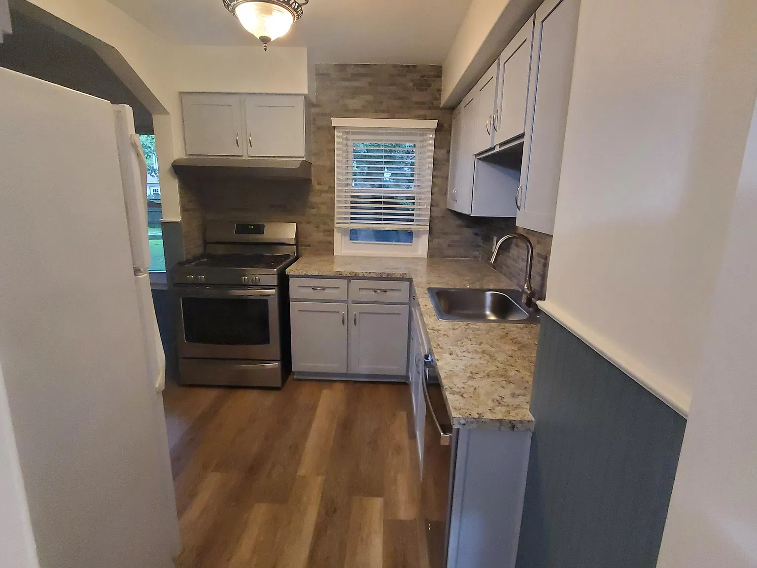 2 bed, 950 sqft, $1,350 — Photo 3