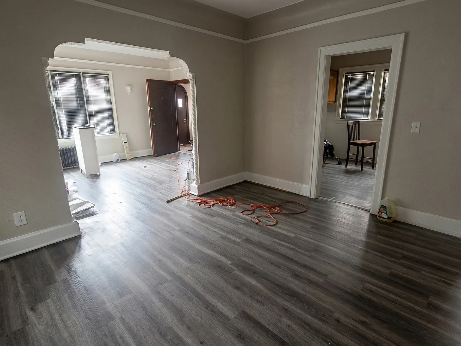 3 bed, 1.0 bath, 1100 sqft, $1,300 — Photo 3