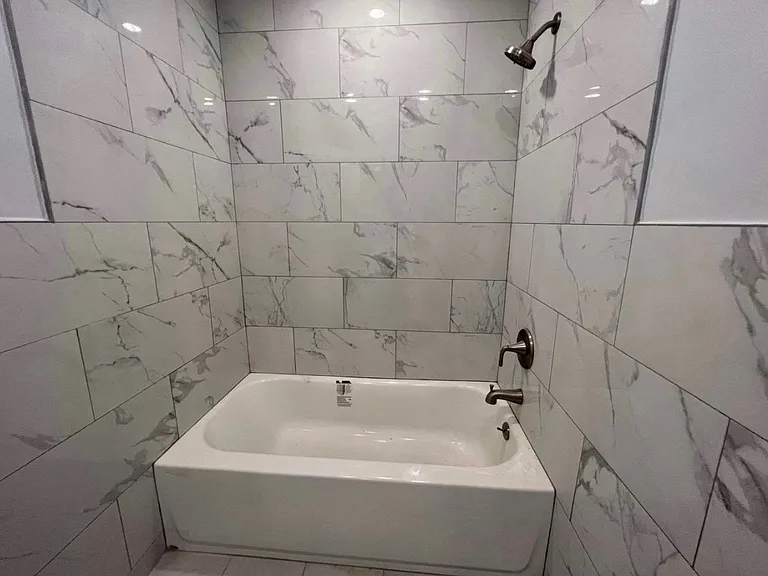 135 Oxford Ave #2 — Photo 13