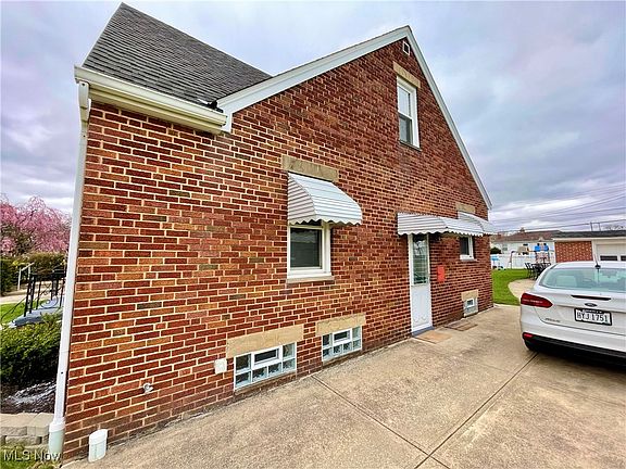 5th image of 3437 Parklane Dr