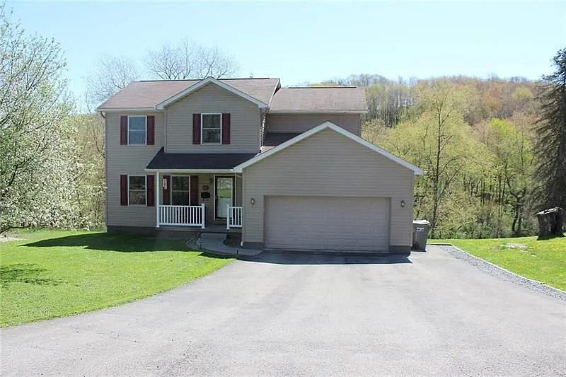411 Belle St photo 1