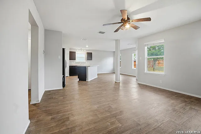 4 bed, 2.5 bath, 1827 sqft, $1,850 — Photo 4