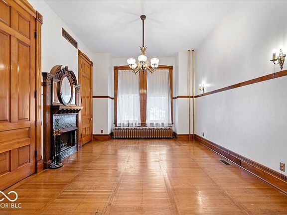 11th image of 524 W Sycamore St