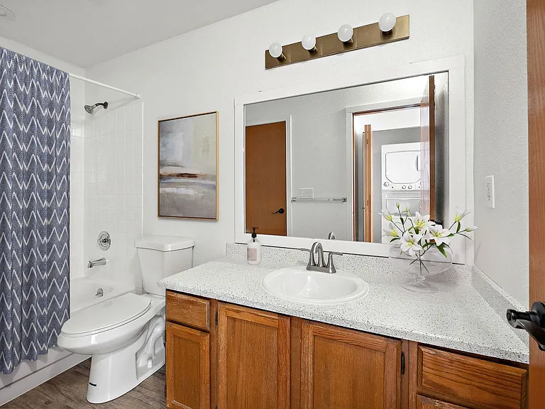 Bellevue One Condo Apartments — Photo 9