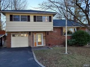 414 Richmond Pl, Leonia, NJ 07605
