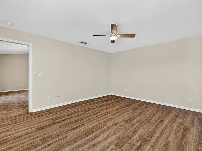 903 SE 5th Ave — Photo 4