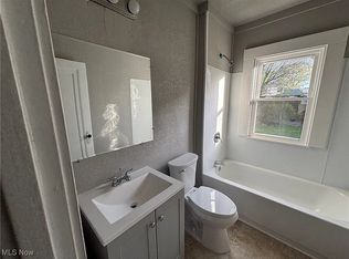 977 E 128th St #3, Cleveland, OH 44108