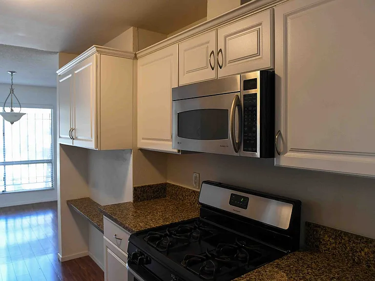 1865 Greenfield Ave #101 — Photo 5