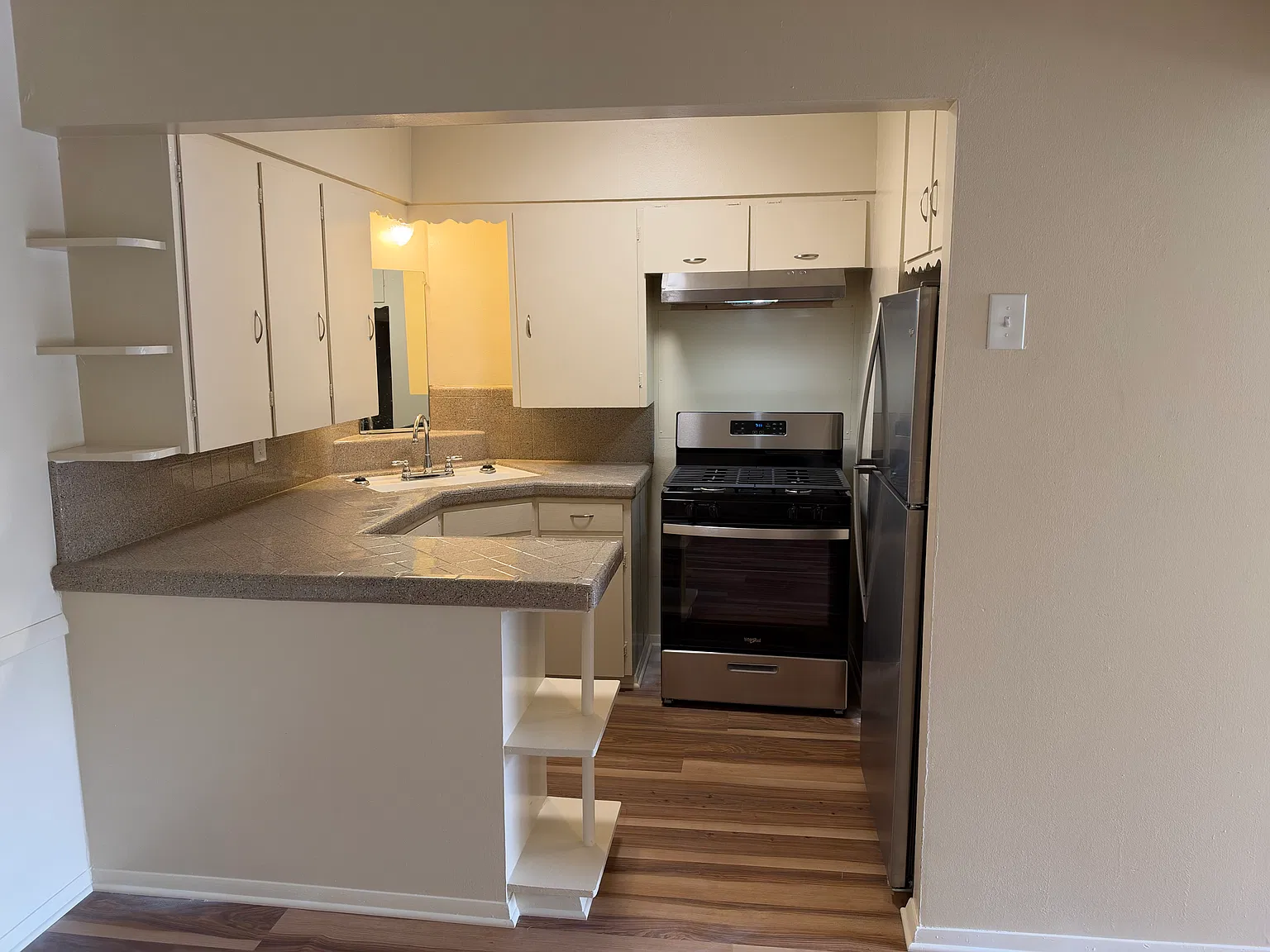 2 bed, 945 sqft, $1,450 — Photo 3