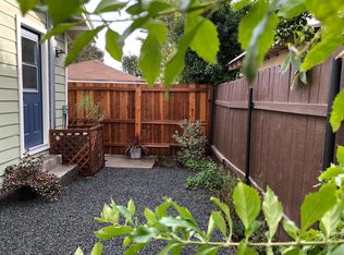 867 N El Molino Ave, Pasadena, CA 91104