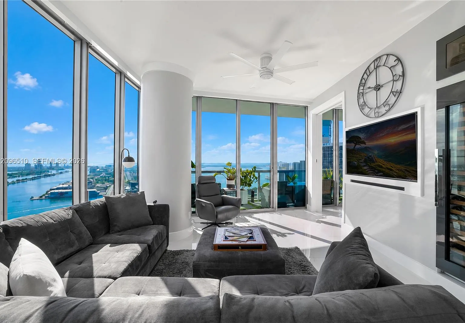 Marinablue Condo — Photo 3