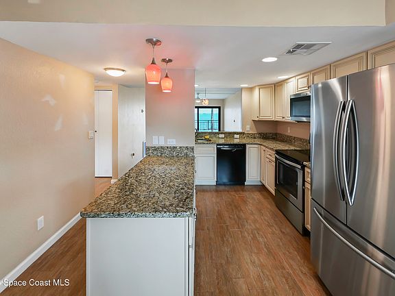 3rd image of 3901 Dixie Hwy NE APT 102