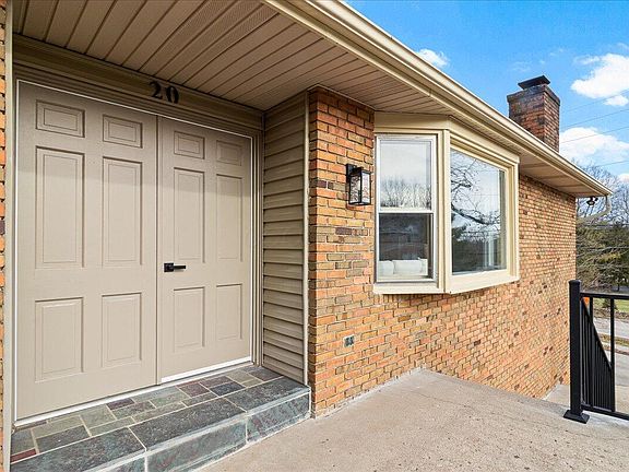 3rd image of 20 Grandview Dr