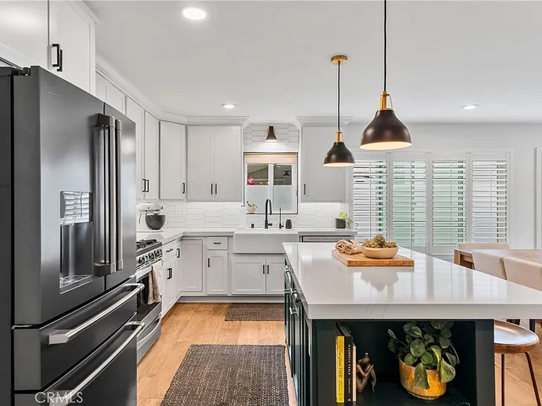 8541 Kelso Dr — Photo 31