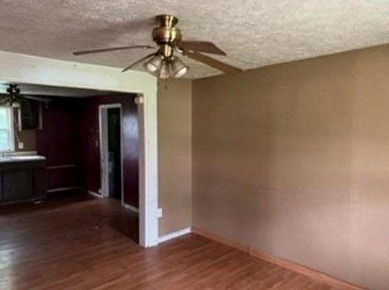 5th image of 409 E Main St