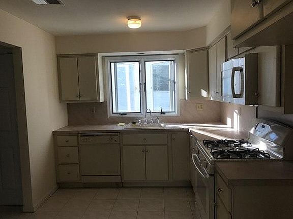 2nd image of 90 Kenilworth Ave