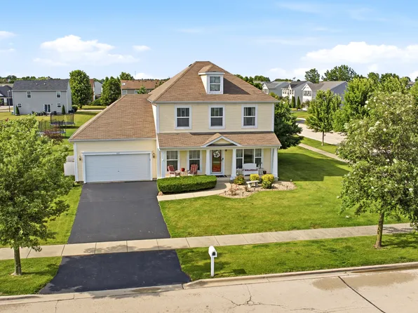 305 Shadow Wood Dr, Yorkville, IL 60560