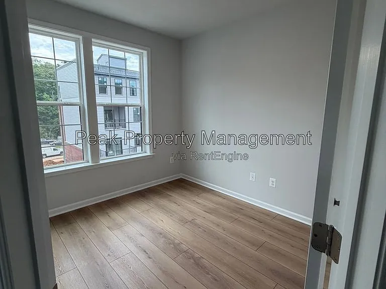 227 Brattice Dr — Photo 8
