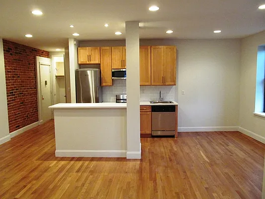 Rented by PMG Real Estate  | media 43