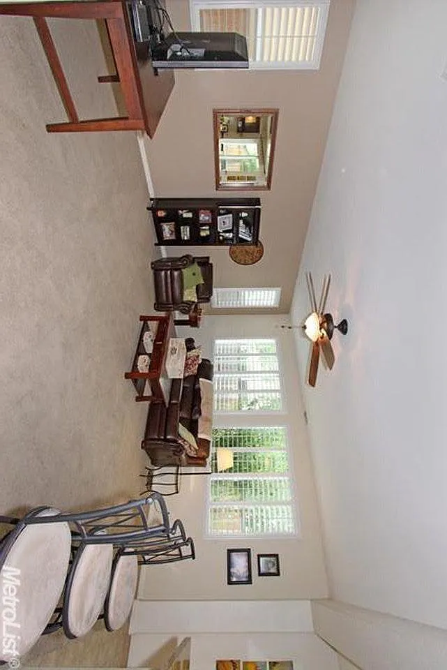 2264 Ellesmere Loop — Photo 3
