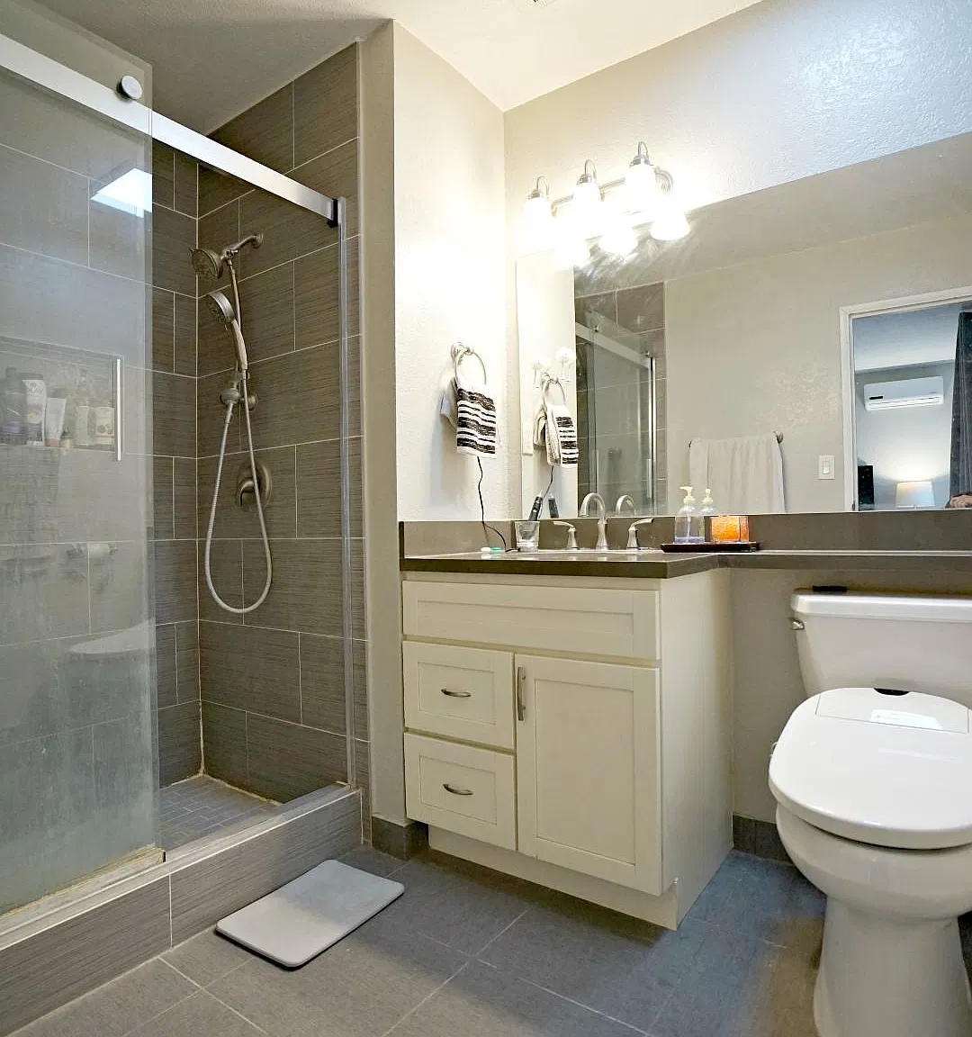 4 bed, 1240 sqft, $3,650 — Photo 2