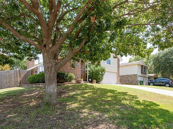 3rd image of 6001 Parkmeadow Dr