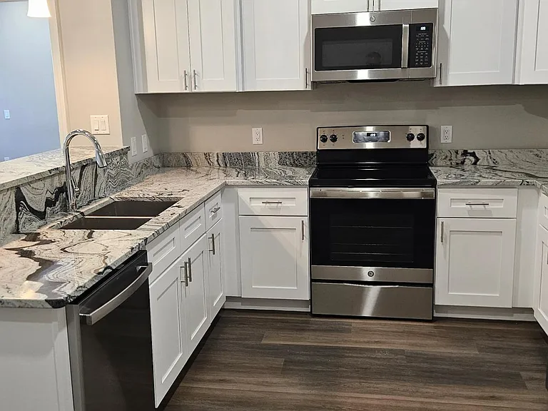 28 E Cherry St — Photo 5