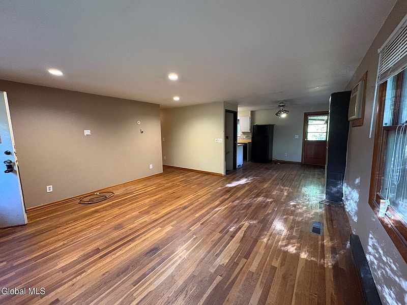 2nd image of 118 Meadow Lane