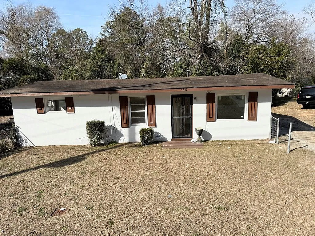 5847 Forrest Rd photo 1