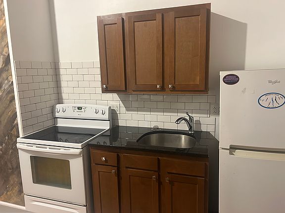 3rd image of 137 Washington St #203
