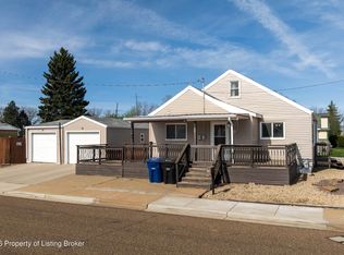206 3rd Ave SW, Dickinson, ND 58601
