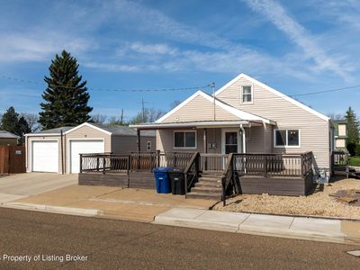 206 3rd Ave SW, Dickinson, ND, 58601