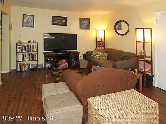 3rd image of 809 W Illinois St APT 3