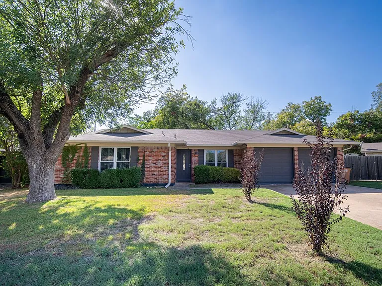 7402 Bucknell Dr — Photo 1