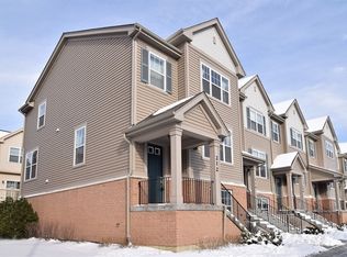 212 Wildflower St, Des Plaines, IL 60016
