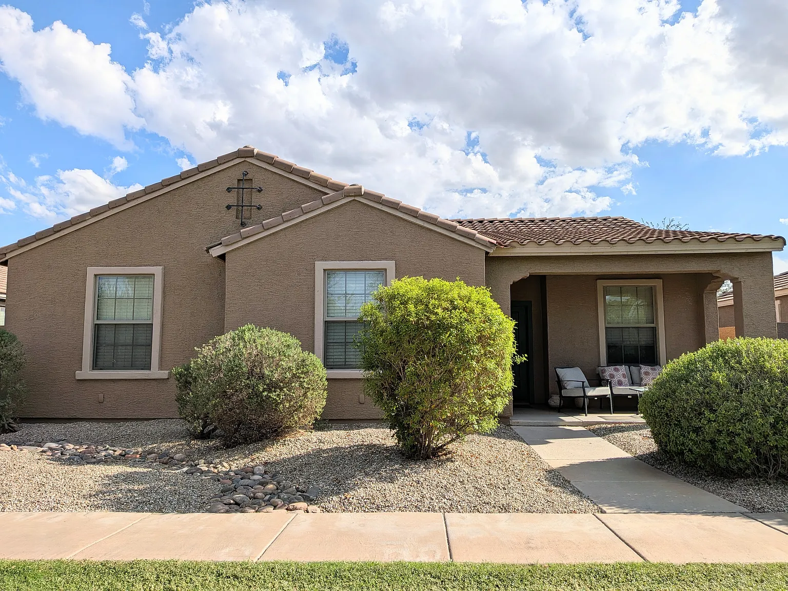 3 bed, 1553 sqft, $2,400 — Photo 1