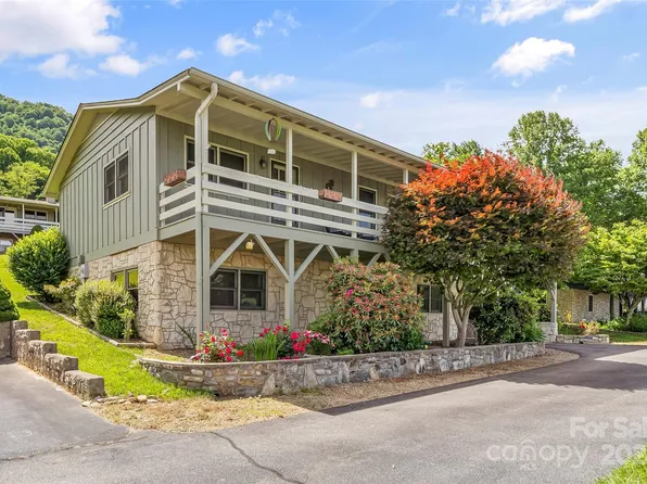 22 Granite Ln, Maggie Valley, NC 28751