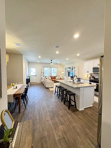1669 James St Photo 1