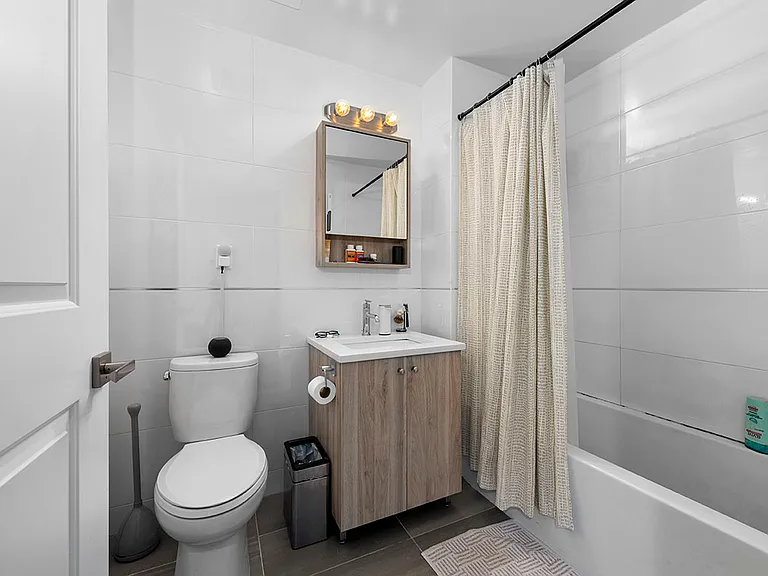 30-82 Crescent St #4C — Photo 7