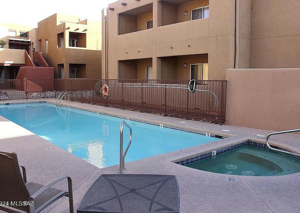 2/2 Pool Spa 
